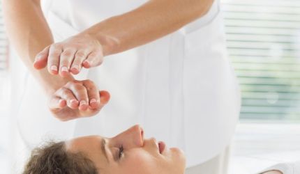 Foto Kopfbehandlung einer Patientin
